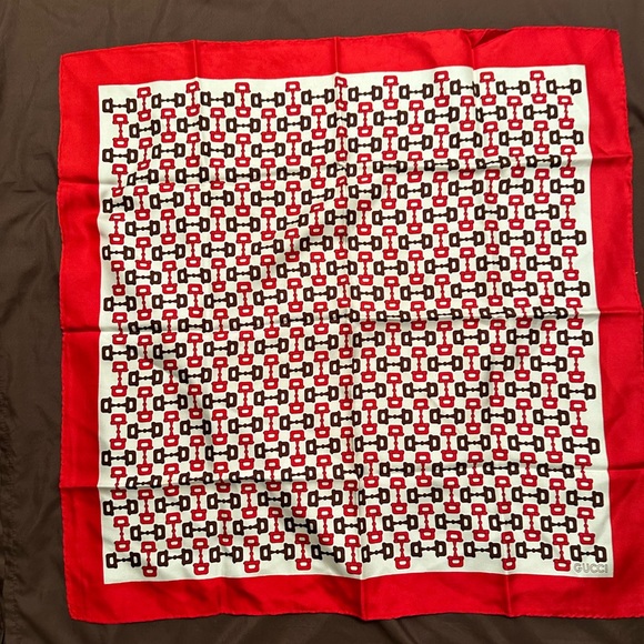 Gucci Large Scarf horsebit pattern Red Beige 83x81cm Silk Vintage - Picture 4 of 11